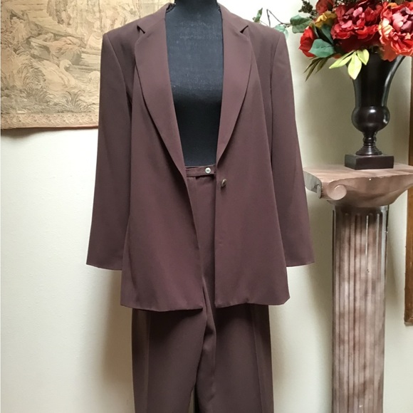 BEAUTIFUL BROWN PANT SUIT, 14 , fully lined both jacket and pants, very stylish - Picture 3 of 13